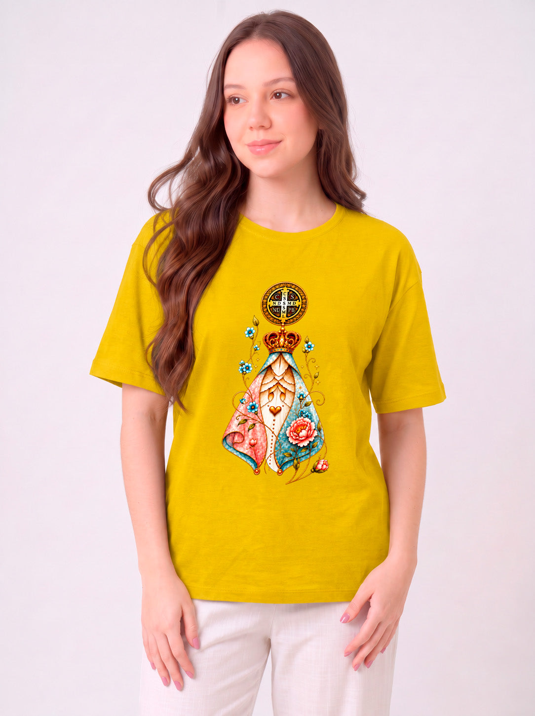 Camiseta Feminina Nossa Senhora Aparecida com Medalha de São Bento