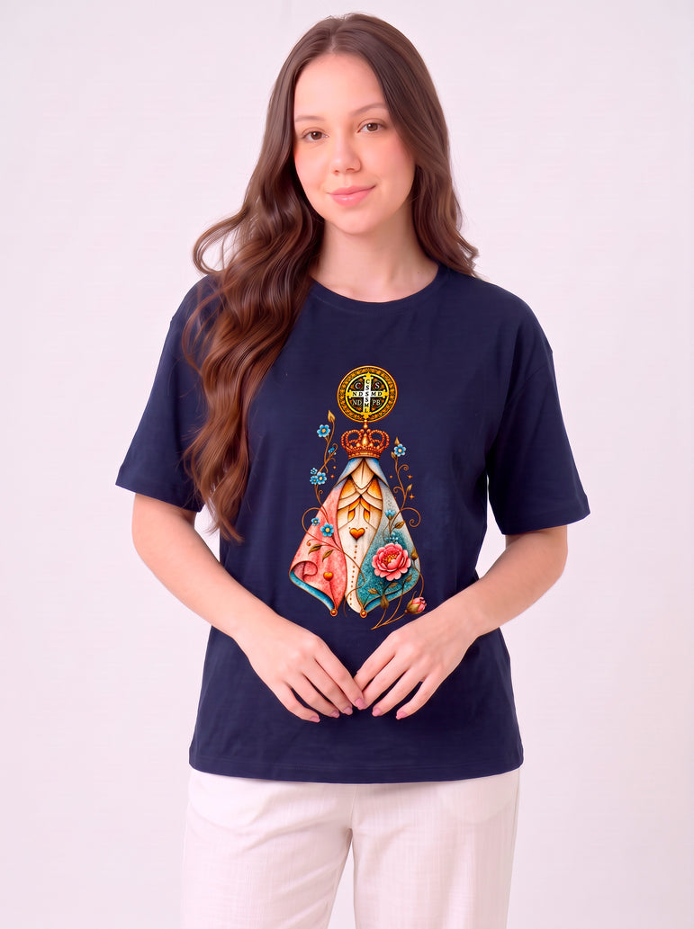 Camiseta Feminina Nossa Senhora Aparecida com Medalha de São Bento