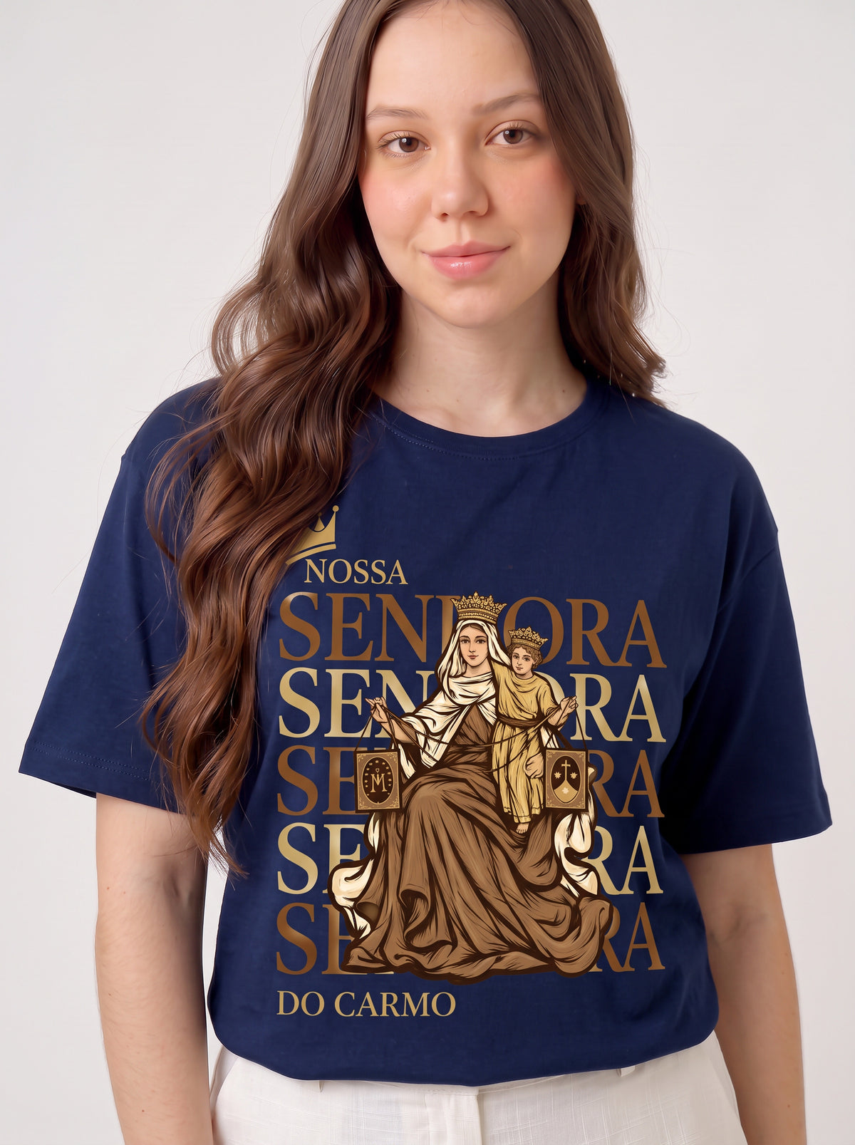Camiseta Feminina Nossa Senhora do Carmo – Sob o Manto de Maria