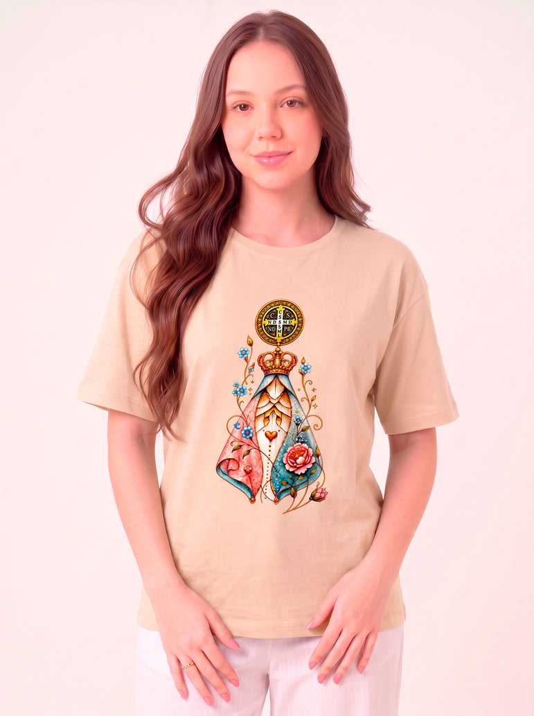 Camiseta Feminina Nossa Senhora Aparecida com Medalha de São Bento
