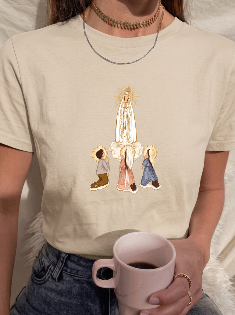 Camiseta Feminina Nossa Senhora de Fátima – Luz que Guia
