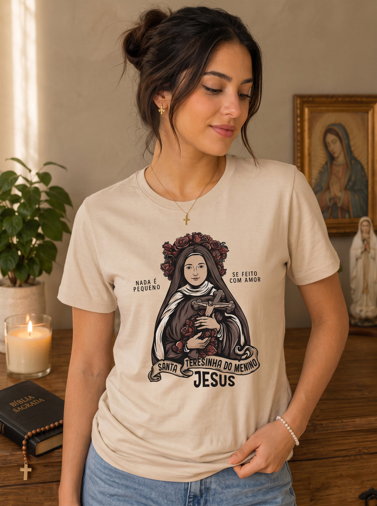 Camiseta Feminina Santa Teresinha do Menino Jesus – Nada é Pequeno se Feito com Amor