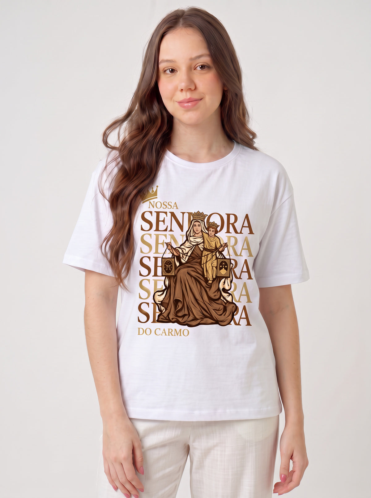 Camiseta Feminina Nossa Senhora do Carmo – Sob o Manto de Maria