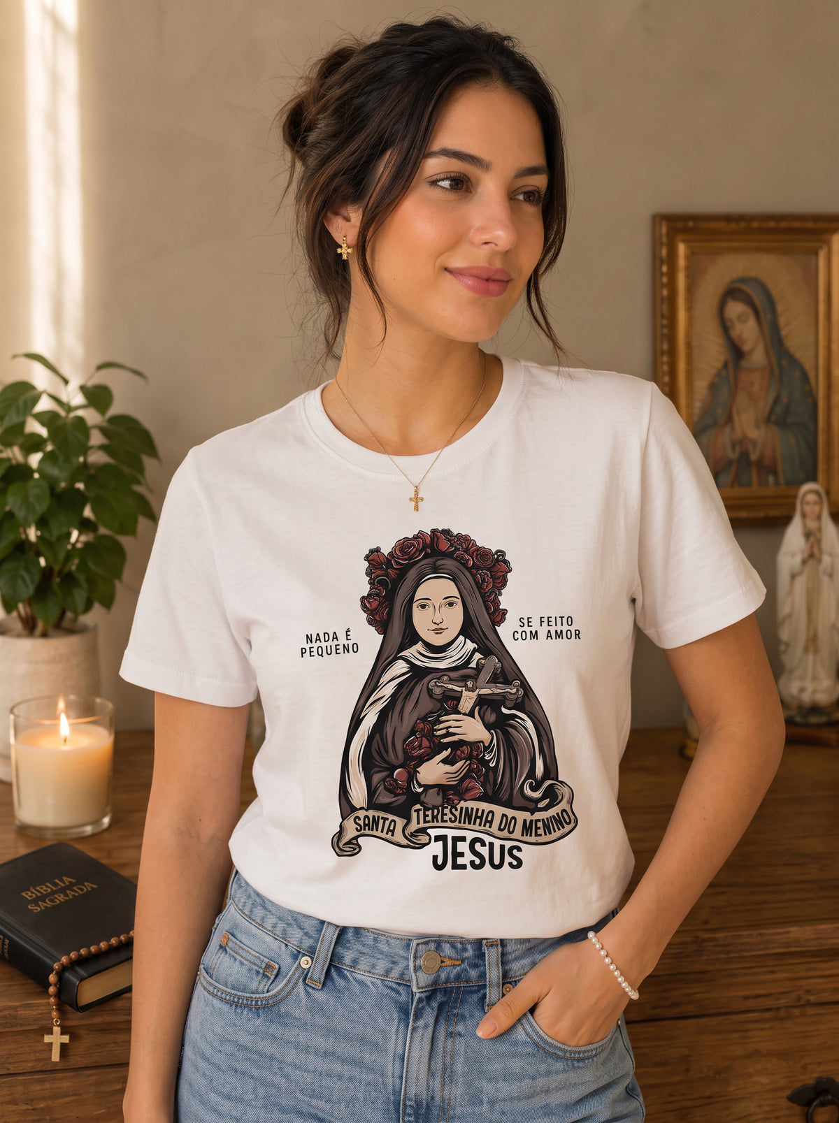 Camiseta Feminina Santa Teresinha do Menino Jesus – Nada é Pequeno se Feito com Amor