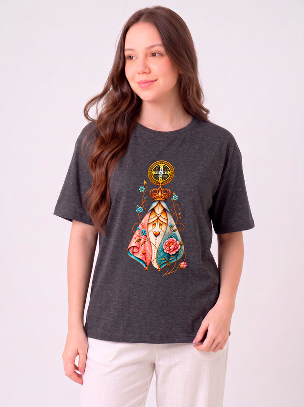 Camiseta Feminina Nossa Senhora Aparecida com Medalha de São Bento