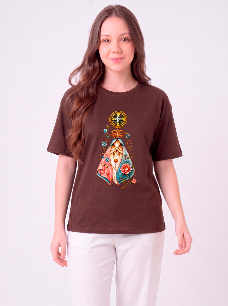 Camiseta Feminina Nossa Senhora Aparecida com Medalha de São Bento