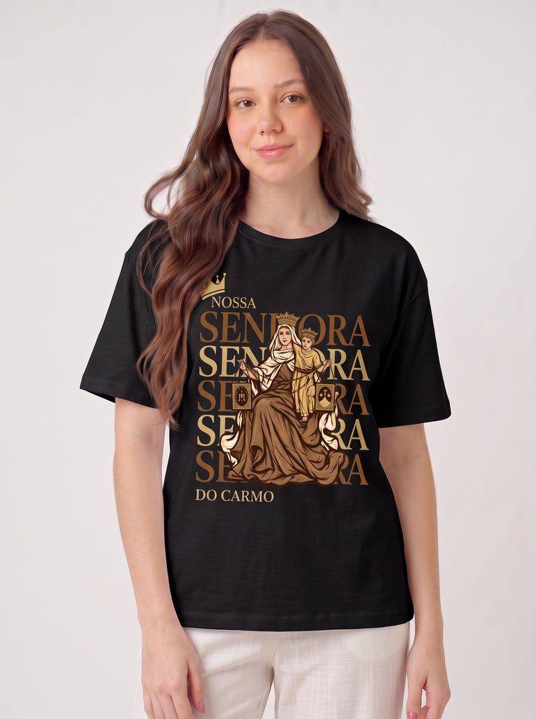 Camiseta Feminina Nossa Senhora do Carmo – Sob o Manto de Maria
