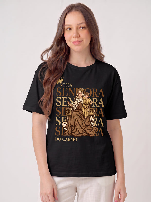 Camiseta Feminina Nossa Senhora do Carmo – Sob o Manto de Maria