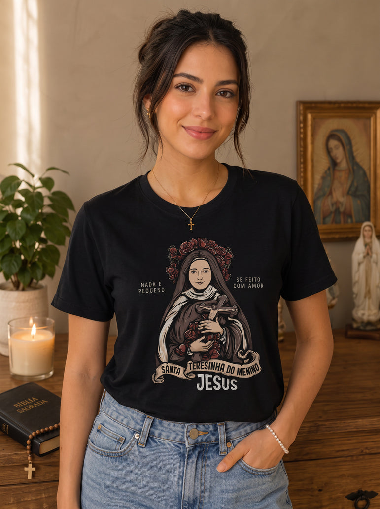 Camiseta Feminina Santa Teresinha do Menino Jesus – Nada é Pequeno se Feito com Amor