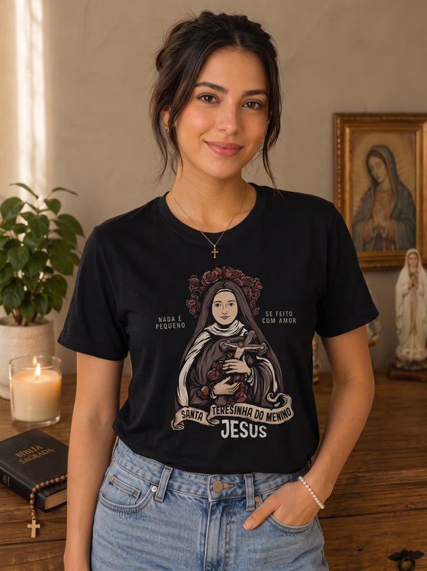 Camiseta Feminina Santa Teresinha do Menino Jesus – Nada é Pequeno se Feito com Amor