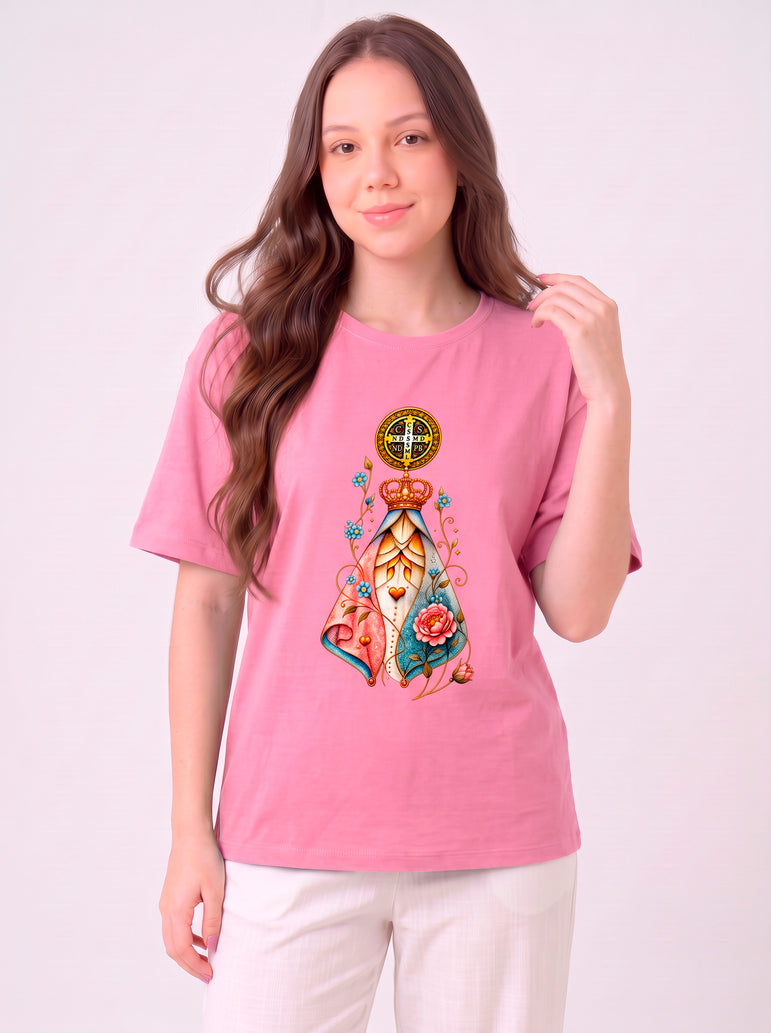 Camiseta Feminina Nossa Senhora Aparecida com Medalha de São Bento