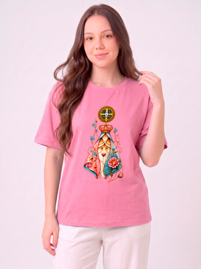 Camiseta Feminina Nossa Senhora Aparecida com Medalha de São Bento