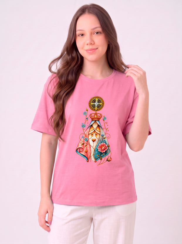 Camiseta Feminina Nossa Senhora Aparecida com Medalha de São Bento