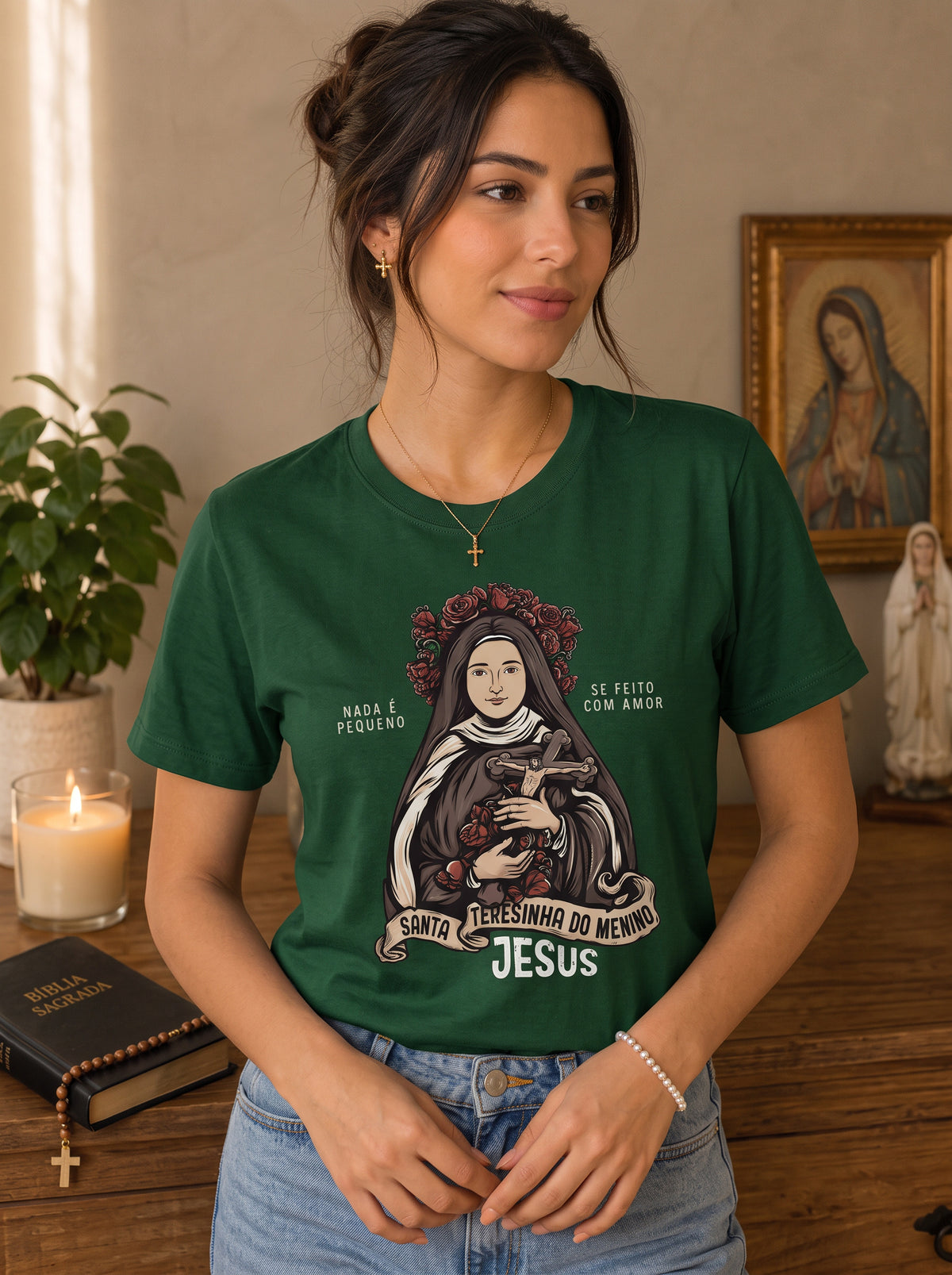Camiseta Feminina Santa Teresinha do Menino Jesus – Nada é Pequeno se Feito com Amor