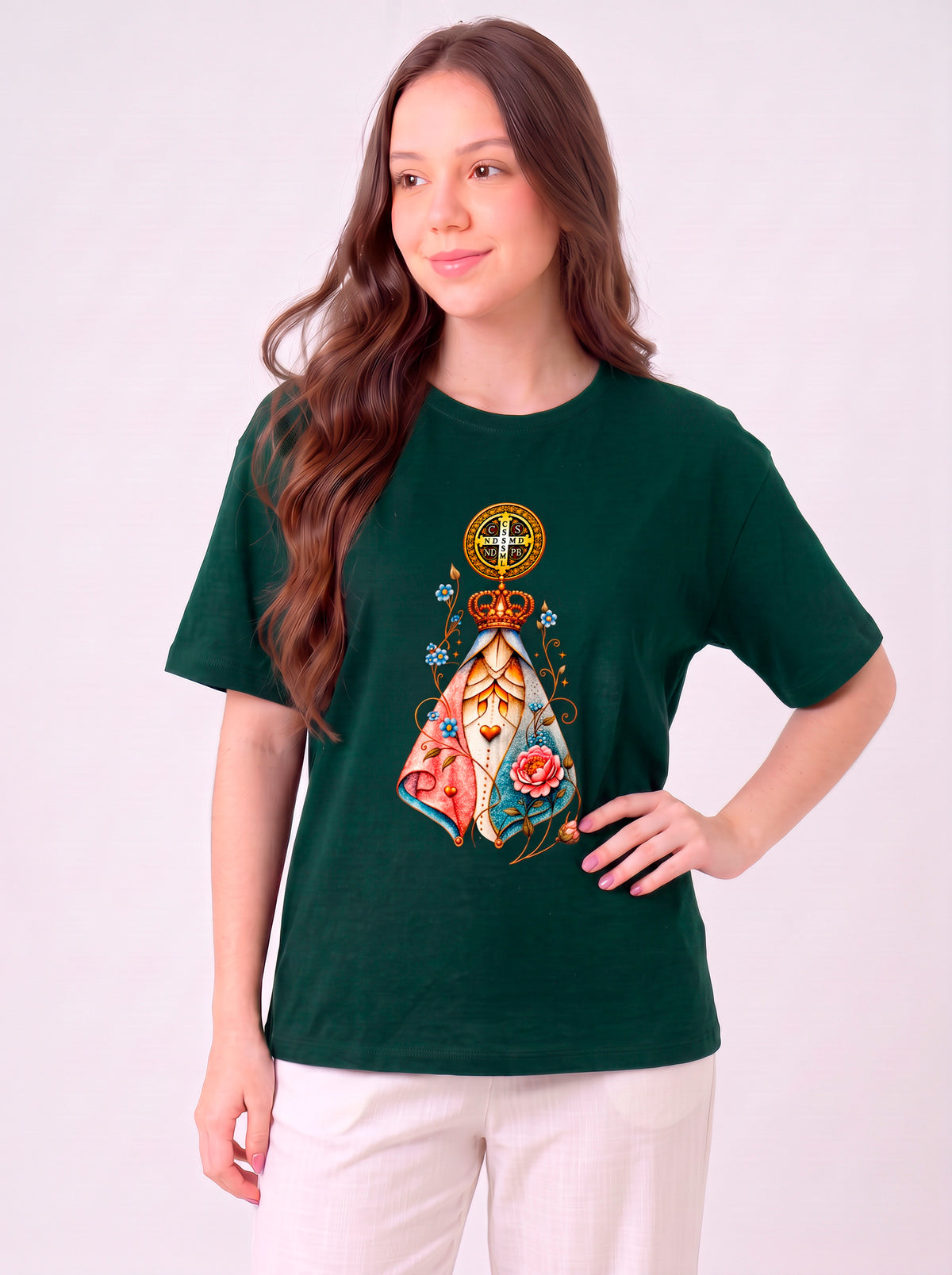 Camiseta Feminina Nossa Senhora Aparecida com Medalha de São Bento
