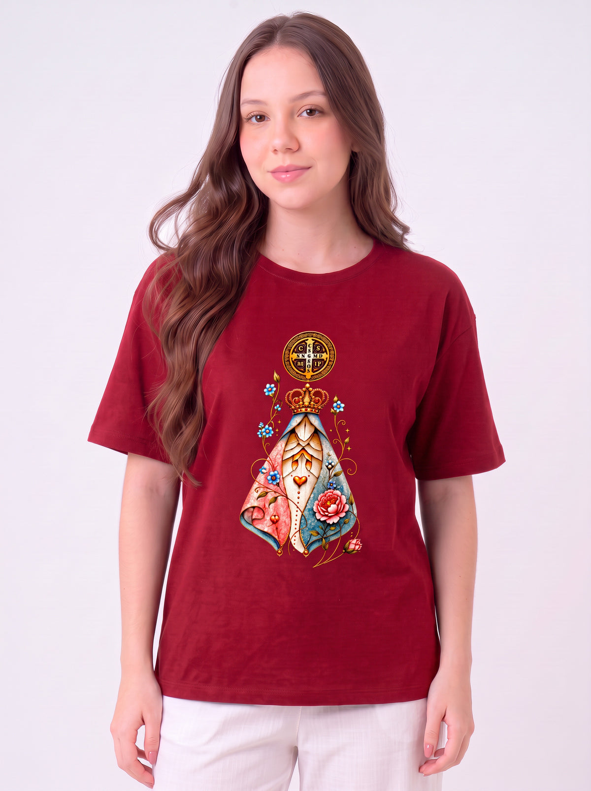 Camiseta Feminina Nossa Senhora Aparecida com Medalha de São Bento